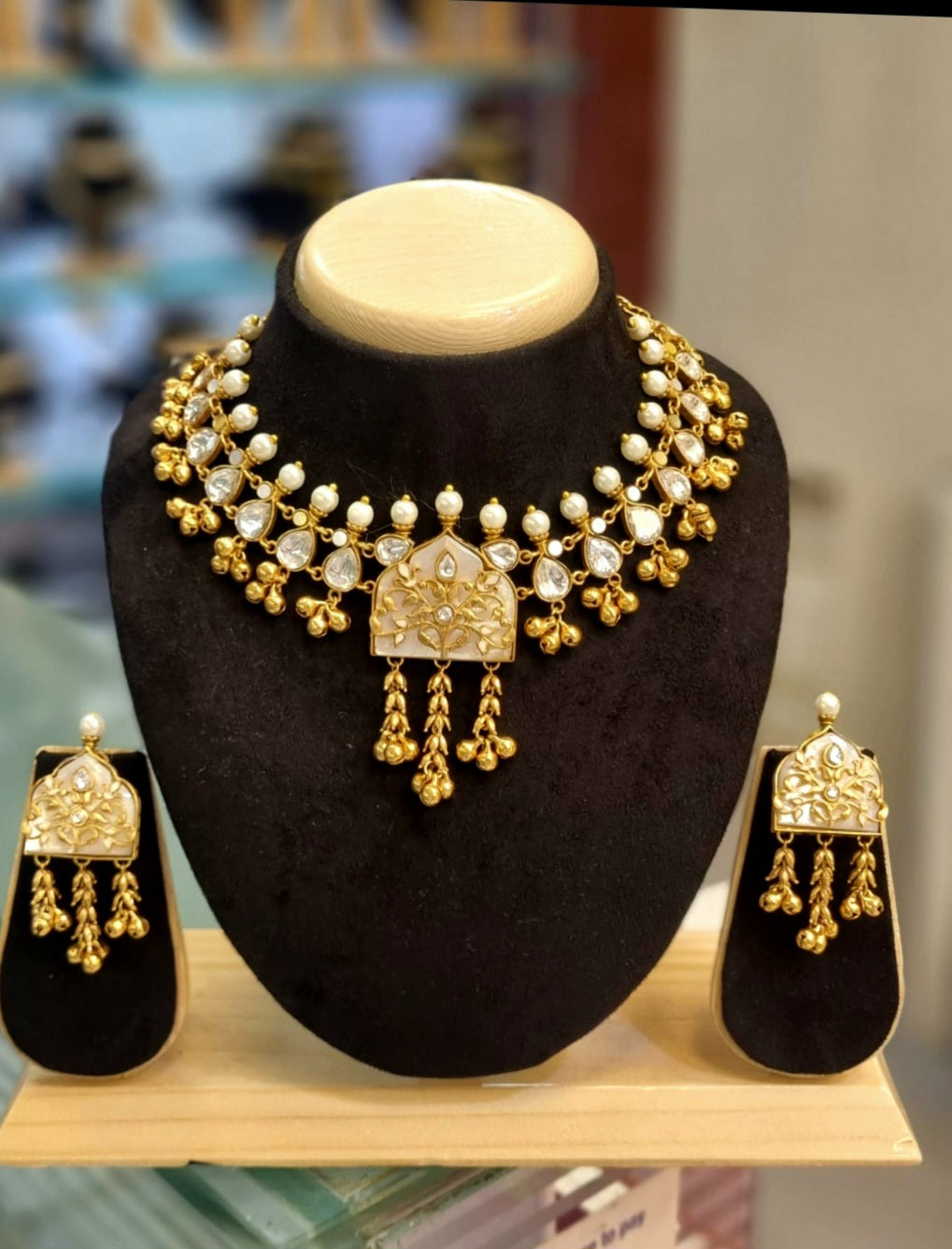 Traditional Mother of Pearl and Kundan Necklace Set