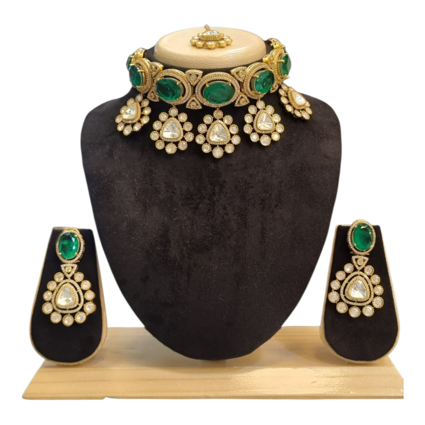 Traditional Green Emerald and Kundan Choker Necklace Set