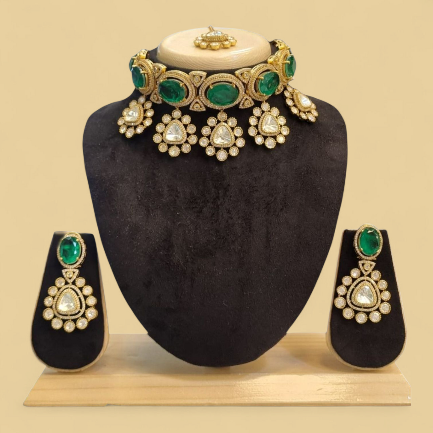 Traditional Green Emerald and Kundan Choker Necklace Set