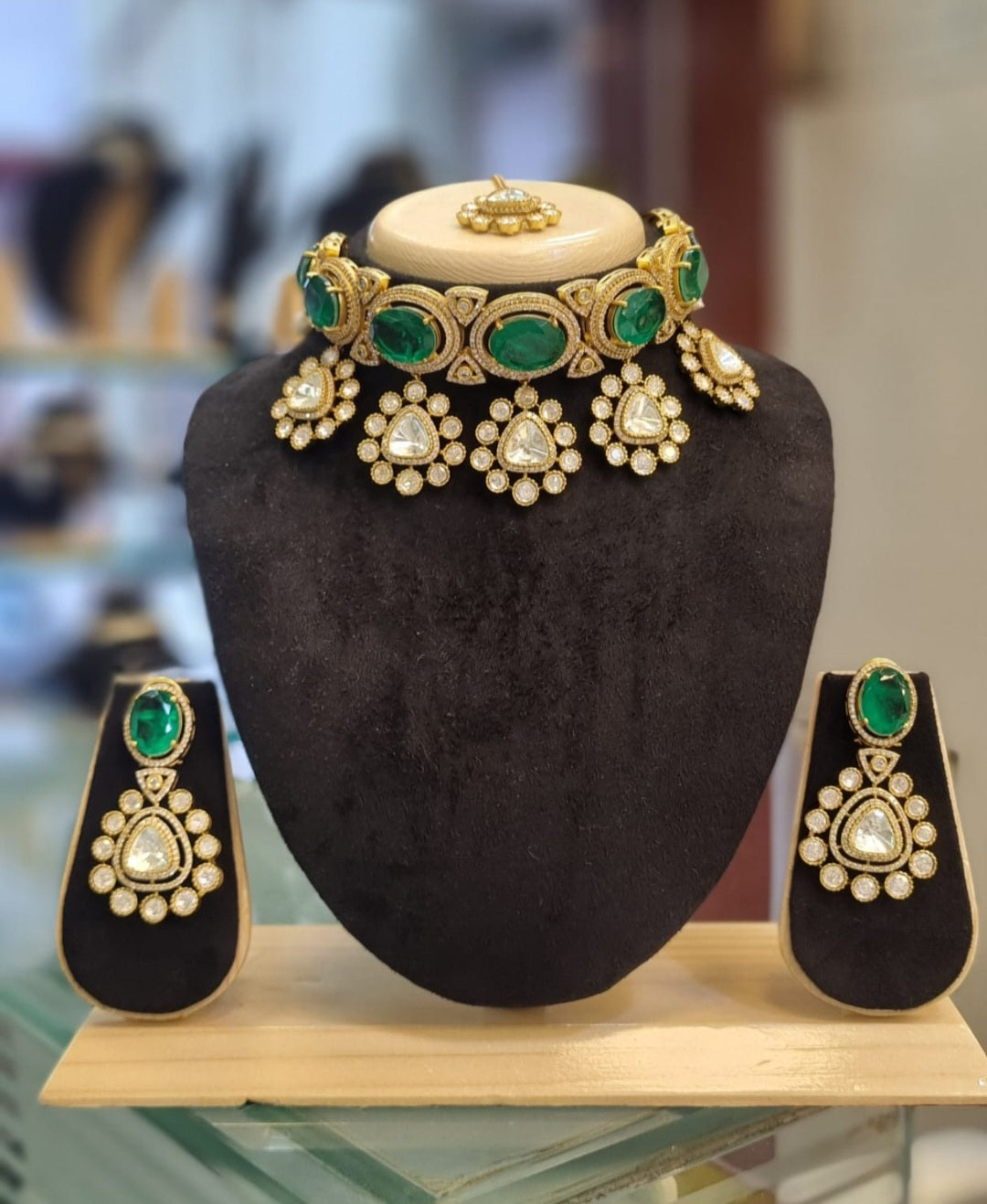 Traditional Green Emerald and Kundan Choker Necklace Set