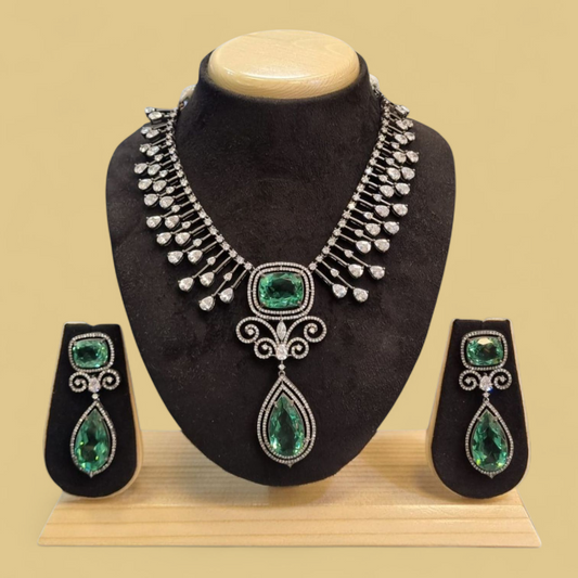 Luxurious Victorian Polish Necklace Set