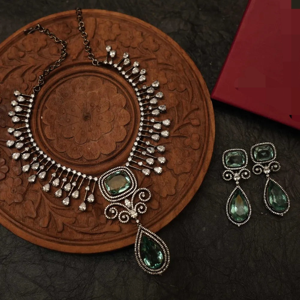 Luxurious Victorian Polish Necklace Set