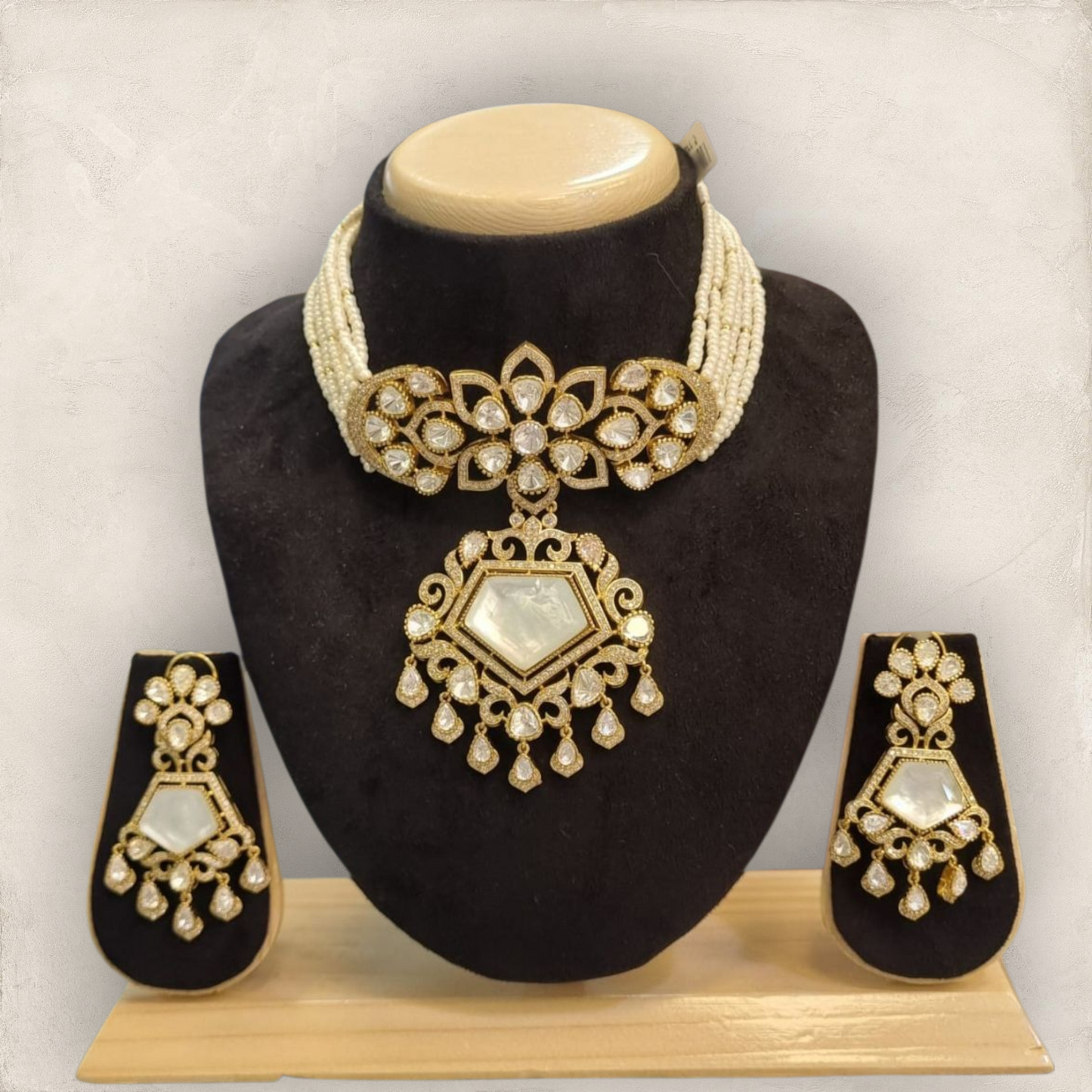 Mother of Pearl Traditional Necklace Set