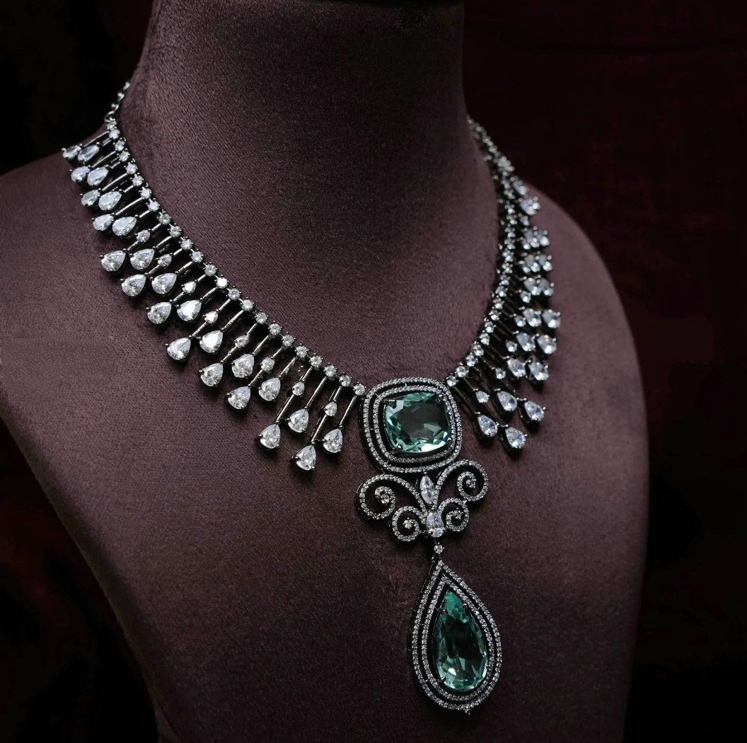 Luxurious Victorian Polish Necklace Set