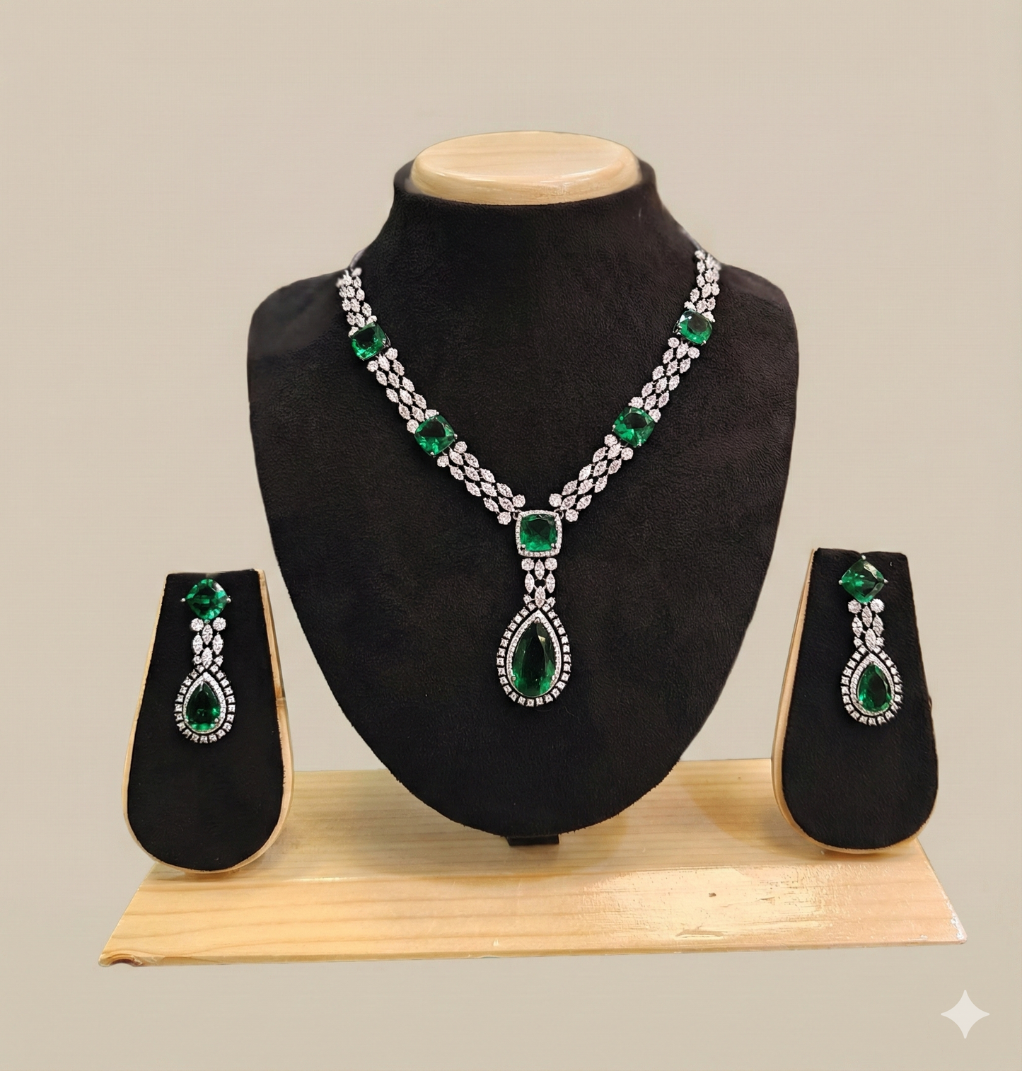 The Empress Emerald & Diamond Set