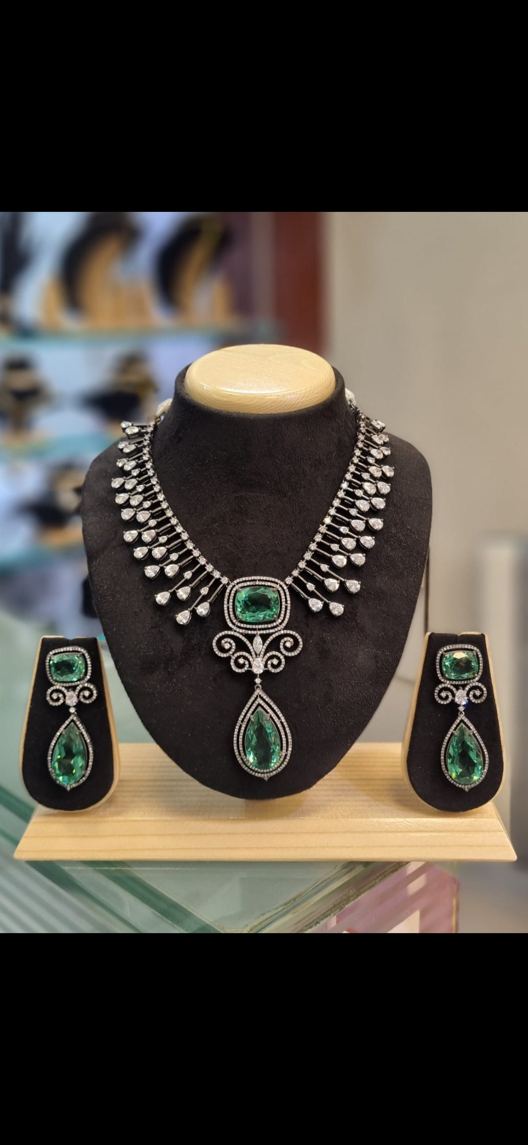Luxurious Victorian Polish Necklace Set