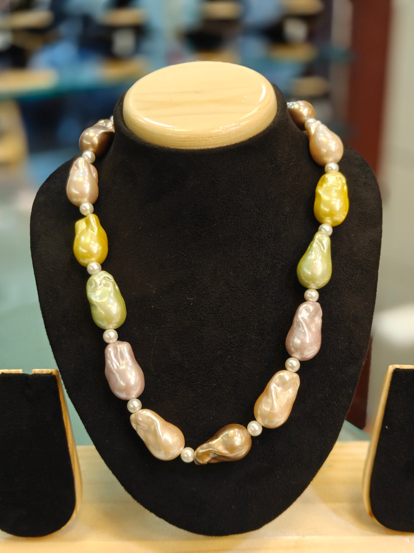 🌈 Multi-Color Baroque Pearl Statement Necklace Maala