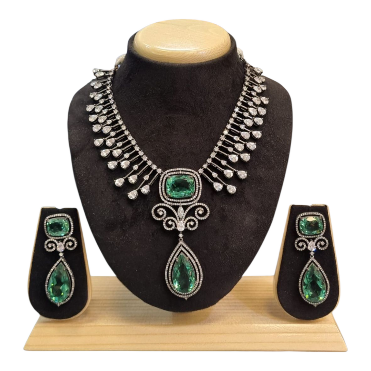 Luxurious Victorian Polish Necklace Set